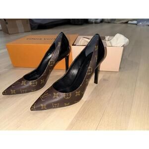 NWT Louis Vuitton Women's monogram Heels Sz 39.5 With box